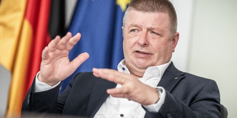 Der Krieg in Nahost sei eine Ursache für die Verschärfung der Bedrohungslage, so Haldenwang. - Foto: Michael Kappeler/dpa