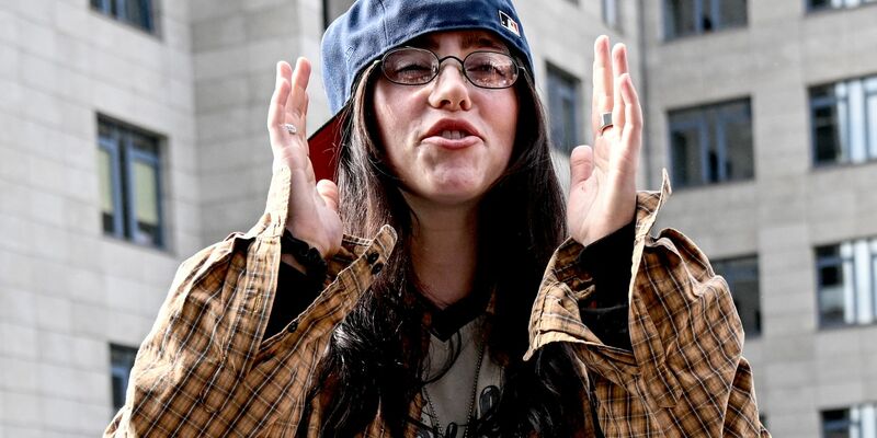 «Ich hasse Feiglinge wirklich», sagte die US-amerikanische Sängerin Billie Eilish. - Foto: Britta Pedersen/dpa