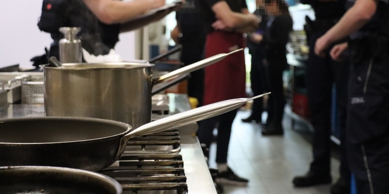 HZA-HB: Bundesweite Schwerpunktprüfung gegen Schwarzarbeit / Zoll überprüft Hotellerie und Gastronomie - Foto: presseportal.de