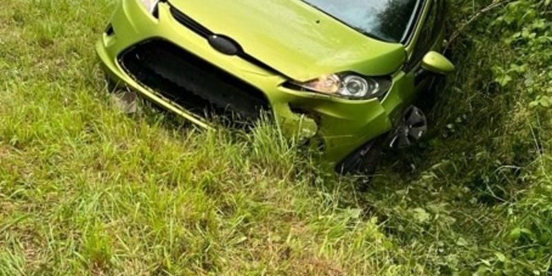 POL-HX: Pkw kommt von der Straße ab - Fahrer bleibt unverletzt - Foto: presseportal.de