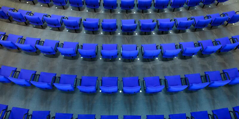 Das Fernbleiben der BSW-Abgeordneten und einem Großteil der AfD-Bundestagsfraktion während der Rede des ukrainischen Präsidenten im Bundestag hat für scharfe Kritik gesorgt (Symbolbild). - Foto: Gregor Fischer/dpa