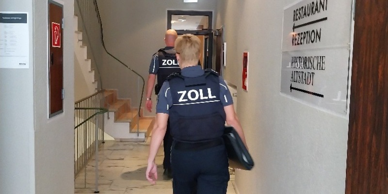 HZA-BS: Bundesweite Schwerpunktprüfung gegen Schwarzarbeit im Hotel- und Gaststättengewerbe / Das Hauptzollamt Braunschweig prüft risikoorientiert in seinem gesamten Bezirk - Foto: presseportal.de