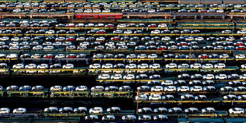 Deutsche Autohersteller verzeichnen im ersten Quartal 2024 einen Umsatzeinbruch von 1,7 Prozent. Nichtsdestotrotz bleibt dies der zweithöchste Wert in diesem Zeitraum seitdem die Studie erstellt wird. - Foto: Sina Schuldt/dpa