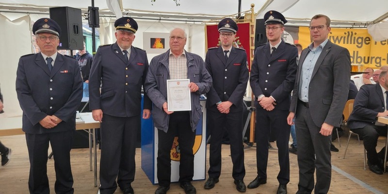 FW-KLE: Seit 70 Jahren bei der Feuerwehr - Foto: presseportal.de