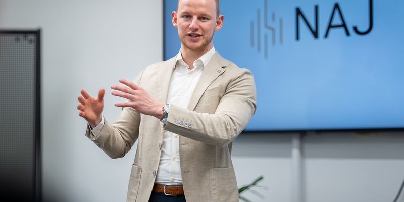 Was steckt wirklich hinter Social Recruiting? Jan Philipp Schmid von NAJ Agency klärt auf, weshalb diese Methode nun mehr Pflicht als Optional ist - Foto: presseportal.de