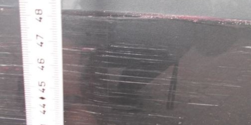 POL-SE: Bad Segeberg - Zum Parken abgestellter Pkw durch rotes Fahrzeug beschädigt - Polizei sucht Zeugen - Foto: presseportal.de