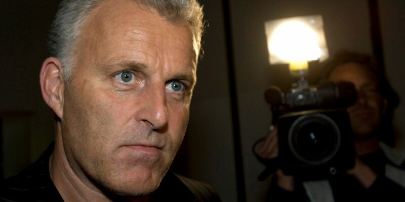 Der niederländische Kriminalreporter Peter R. de Vries wurde im Jahr 2021 im Zentrum von Amsterdam erschossen. - Foto: Peter Dejong/AP