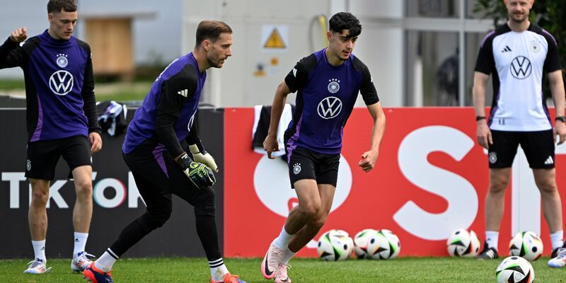 Aleksandar Pavlovic (3. v. r) wird nicht an der EM teilnehmen. - Foto: Federico Gambarini/dpa