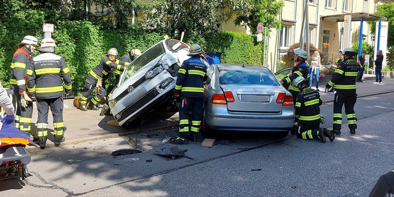 FW-M: Missglücktes Wendemanöver (Bogenhausen) - Foto: presseportal.de