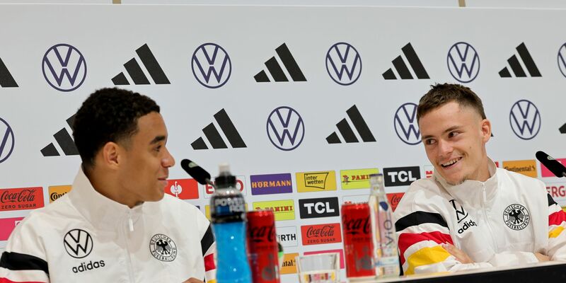 Jamal Musiala (l) und Florian Wirtz bei der DFB-Pressekonferenz in Herzogenaurach. - Foto: Christian Charisius/dpa