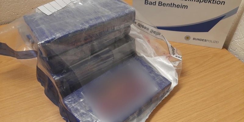 BPOL-BadBentheim: Rund 5,5 Kilo Kokain im Wert von rund 400.000 Euro beschlagnahmt / Mutmaßliche Drogenschmuggler in Untersuchungshaft - Foto: presseportal.de
