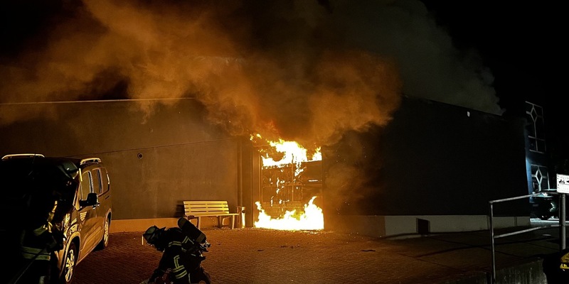 FW-DO: Feuer im Autohaus - Foto: presseportal.de