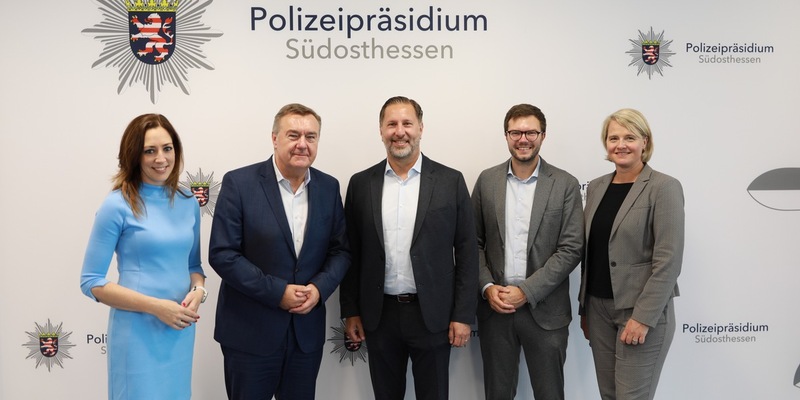 POL-OF: Einblicke in moderne Polizeiarbeit: Hanauer Stadtspitze besucht Polizeipräsidium Südosthessen - Foto: presseportal.de