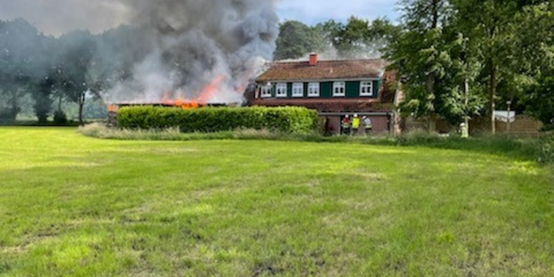 POL-WHV: Brand eines Carports in Bockhorn führt zu Wohnhausunbewohnbarkeit - Foto: presseportal.de