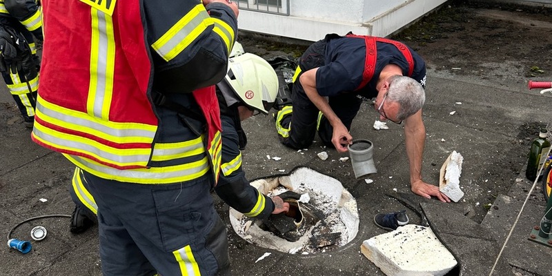 FW-ROW: Zweijähriger steckt in Abwasserrohr fest - Foto: presseportal.de