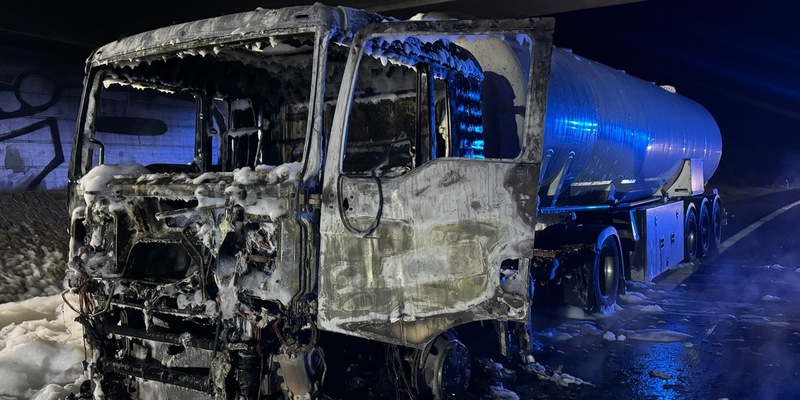 FW Dresden: LKW-Brand auf der BAB 17 - Foto: presseportal.de