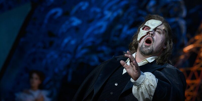 Patrick Stanke spielt das Phantom im Musical «Love never Dies - Liebe stirbt nie». - Foto: Klaus-Dietmar Gabbert/dpa