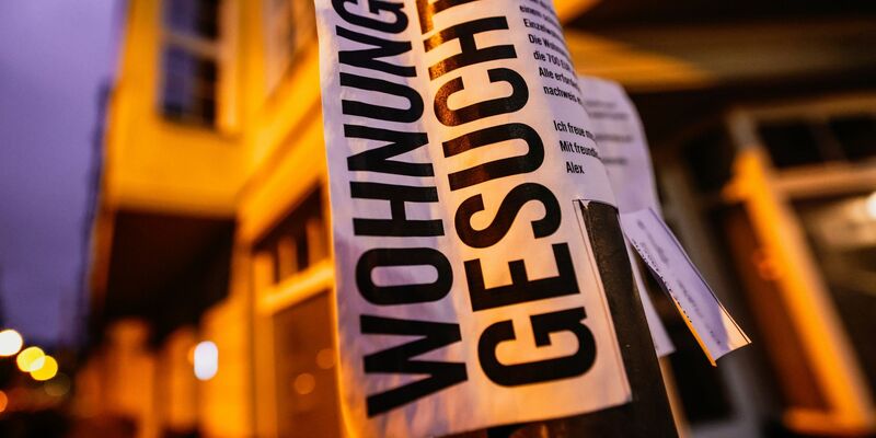 Wohnung gesucht: Die Wohnungssuche dürfte künftig noch schwerer werden (Symbolbild). - Foto: Oliver Berg/dpa