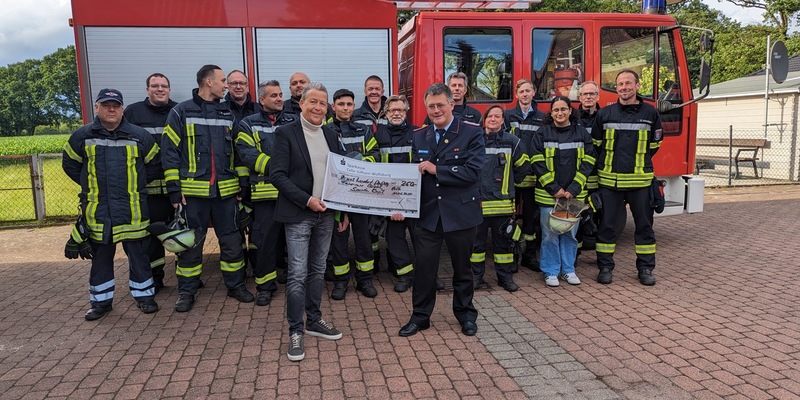 FW Celle: Reisebüro Jens Meyer unterstützt Herzensprojekt der Ortsfeuerwehr Bostel - Foto: presseportal.de
