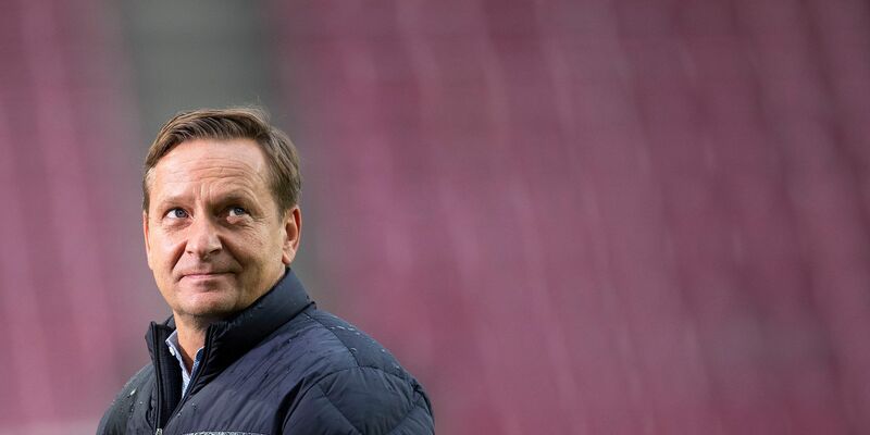 Ein Neuanfang mit einem Trainer ohne BVB-Vergangenheit wäre womöglich besser gewesen, findet Horst Heldt. - Foto: Marius Becker/dpa