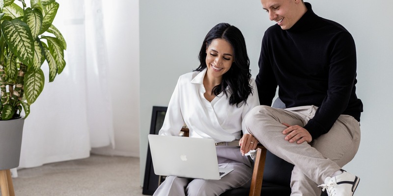 Michael und Lobna Schafhauser von der Schafhauser & Schafhauser Consulting GmbH: Wie der nebenberufliche Start ins Copywriting Business gelingt - Foto: presseportal.de