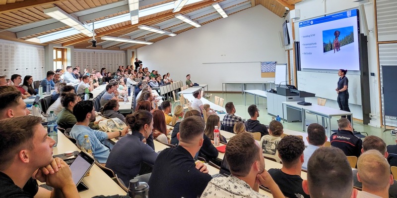 POL-HfPolBW: Studium Generale zu den Einsatzmöglichkeiten von Rettungs- und Personenspürhunden - Foto: presseportal.de