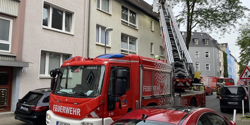 FW-E: Wohnungsbrand in der Hagenaustraße - Person aus verrauchter Wohnung gerettet - Foto: presseportal.de