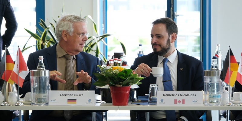 Bildungsminister aus Kanada informiert sich über Hörakustik in Deutschland / Deutsch-kanadischer Austausch am Campus Hörakustik - Foto: presseportal.de