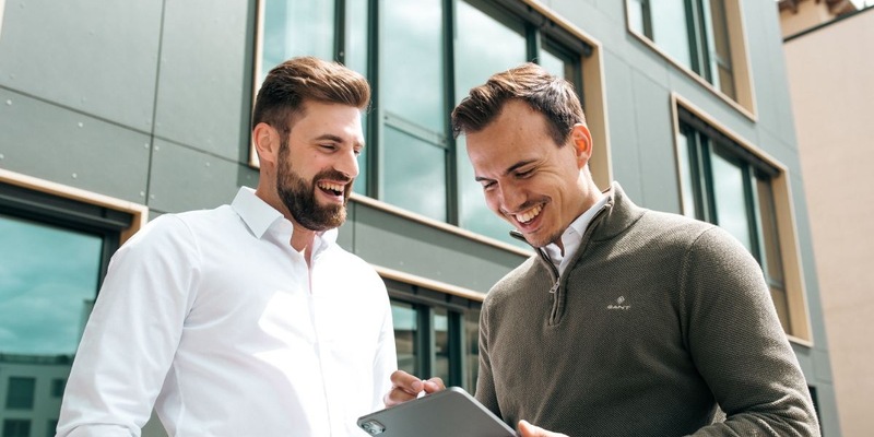 TVöD-P-Gehaltsanpassungen 2024: Experten von FM Recruiting beleuchten die Auswirkungen auf private Pflegeeinrichtungen - Foto: presseportal.de