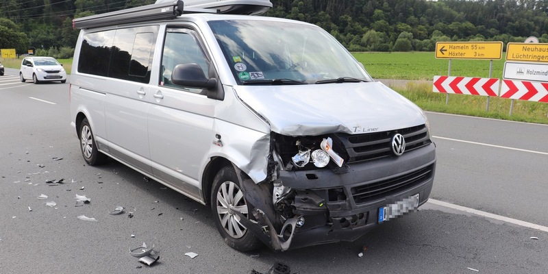 POL-HX: Kollision mit dem Gegenverkehr - drei Verletzte - Foto: presseportal.de
