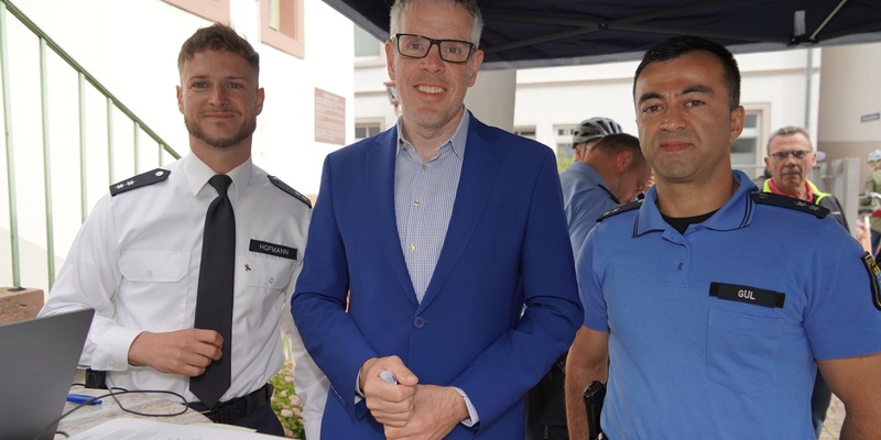 POL-DA: Heppenheim: Fahrradmesse beim Landratsamt/Polizei codiert und registriert 65 Fahrräder - Foto: presseportal.de