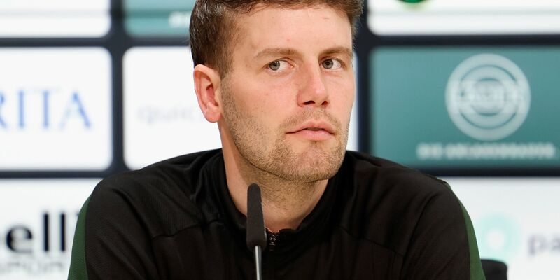 Trainer Fabian Hürzeler soll vor einem Wechsel vom FC St. Pauli nach Brighton stehen. - Foto: Heiko Becker/dpa
