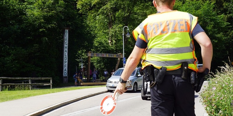 Bundespolizeidirektion München: Heiratswillige geschleust/ Bundespolizei weist Migrantin zurück - Foto: presseportal.de
