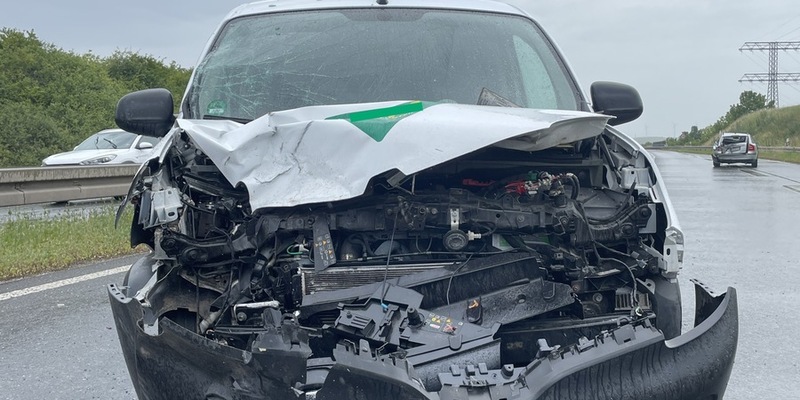 LPI-EF: Drei Verletzte nach schwerem Verkehrsunfall - Foto: presseportal.de