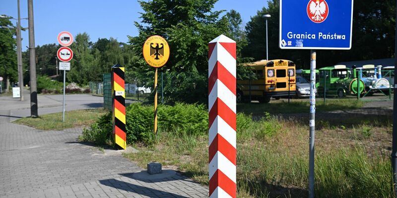 Der deutsch-polnische Grenzübergang Swinoujscie-Ahlbeck. - Foto: Marcin Bielecki/PAP/dpa