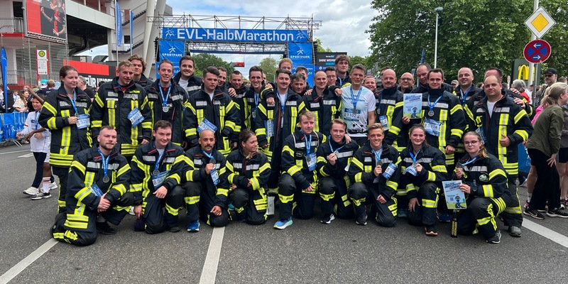 FW-LEV: Einsatzkräfte der Feuerwehr laufen für die Kinderpalliativstation Leverkusen - Foto: presseportal.de