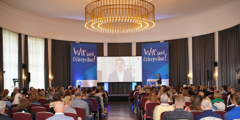 Vorwärts zu den Wurzeln: Erfolgreiches Jubiläumssymposium in Wiesbaden /150 Jahre Osteopathie und 30 Jahre Berufsverband VOD - Foto: presseportal.de