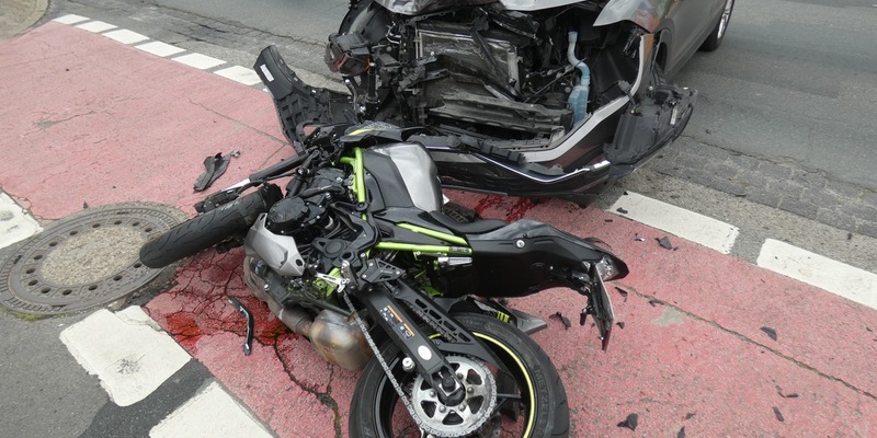 POL-CUX: Schwerer Verkehrsunfall zwischen PKW und Motorrad in Geestland-Langen (Lichtbild in der Anlage) - Foto: presseportal.de