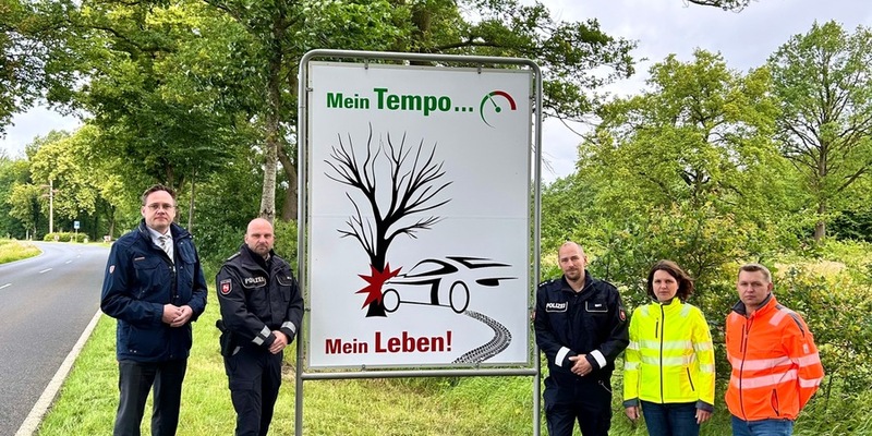 POL-VER: Großschilder Mein Tempo... Mein Leben an der Kreisstraße 15 aufgestellt. - Foto: presseportal.de