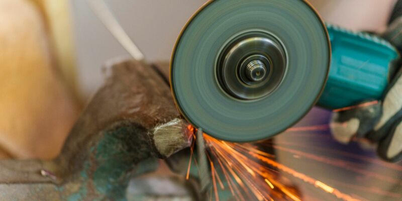 Ab einem Alter von 30 Jahren würde sich nur noch jeder fünfte für die Selbstständigkeit entscheiden. - Foto: Andreas Arnold/dpa