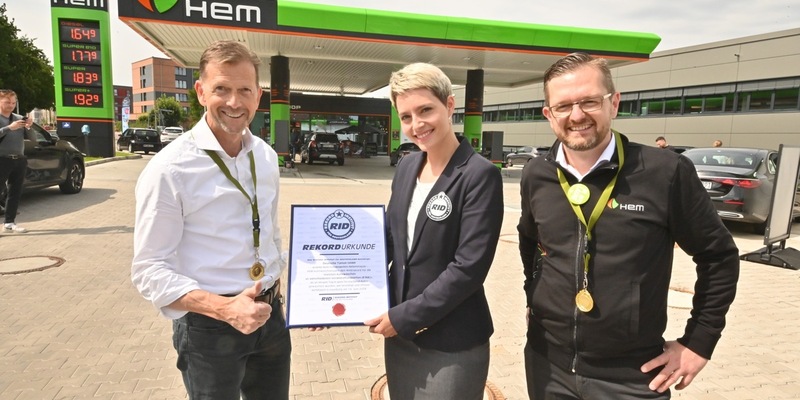 Glänzender Erfolg: HEM und Deutschlands Autofahrer stellen neuen Weltrekord auf - Foto: presseportal.de