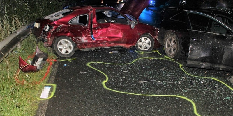 POL-MI: In den Gegenverkehr geraten - Frontalzusammenstoß - Foto: presseportal.de