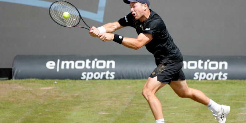 Gelang zum Auftakt in Halle eine kleine Überraschung: Dominik Koepfer. - Foto: Philippe Ruiz/dpa