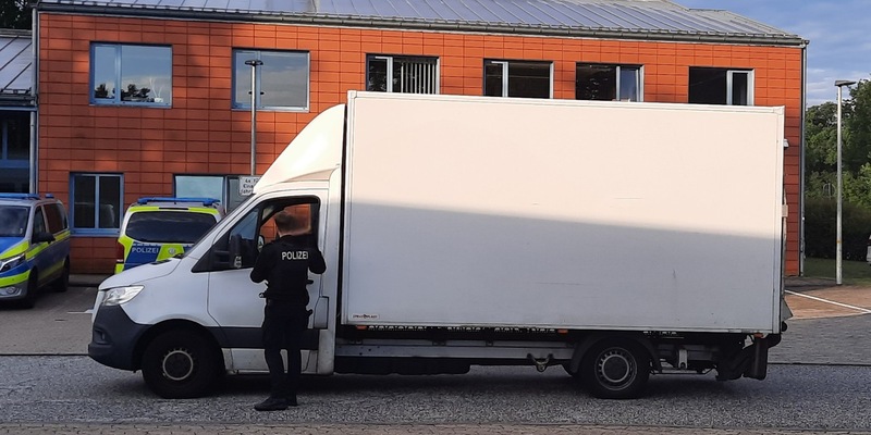 POL-RZ: Überladener LKW gestoppt - Foto: presseportal.de