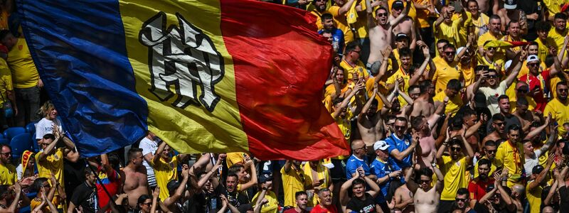Die rumänischen Fans sorgten für eine gute Stimmung in München. - Foto: Sven Hoppe/dpa