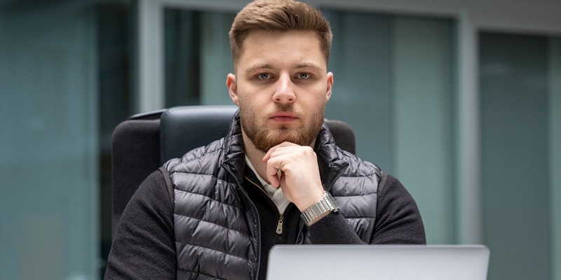Energieunternehmen nun endgültig vor dem Abgrund? Birger Weiß von der WhiteAcademy verrät, wie die Branche ihre Personalprobleme endlich in den Griff bekommt - Foto: presseportal.de