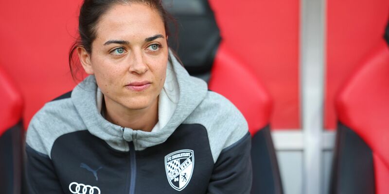 Die Trainerin Sabrina Wittmann gibt beim FC Ingolstadt als Cheftrainerin den Takt an. - Foto: Daniel Karmann/dpa