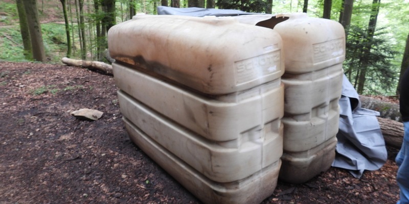 POL-FR: Müllheim/Neuenburg/Badenweiler: Mehrere Fälle illegaler Entsorgung von alten Öltanks und weiteren Gegenständen im Wald - Zeugen gesucht - Foto: presseportal.de