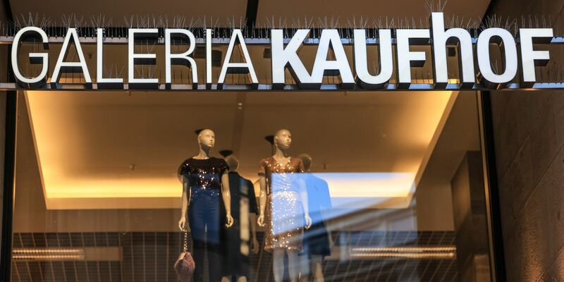 Deutschlands letzter großer Kaufhauskonzern «Galeria Kaufhof» ist seit langem in der Krise. - Foto: Oliver Berg/dpa