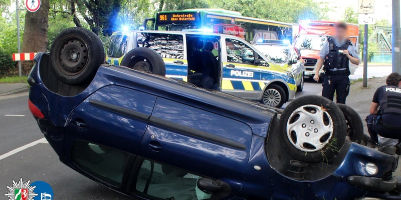 POL-OB: Junger Fahrer verliert Kontrolle über Kleinwagen und landet auf dem Dach - Foto: presseportal.de